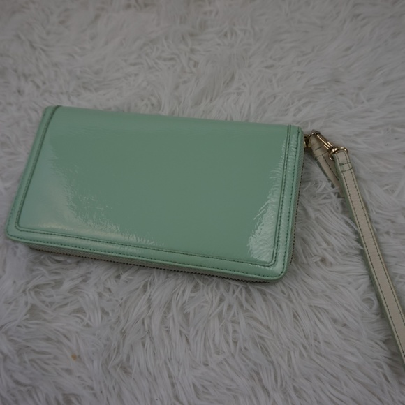 Halogen Zip Around Wristlet Clutch Wallet - Picture 2 of 6